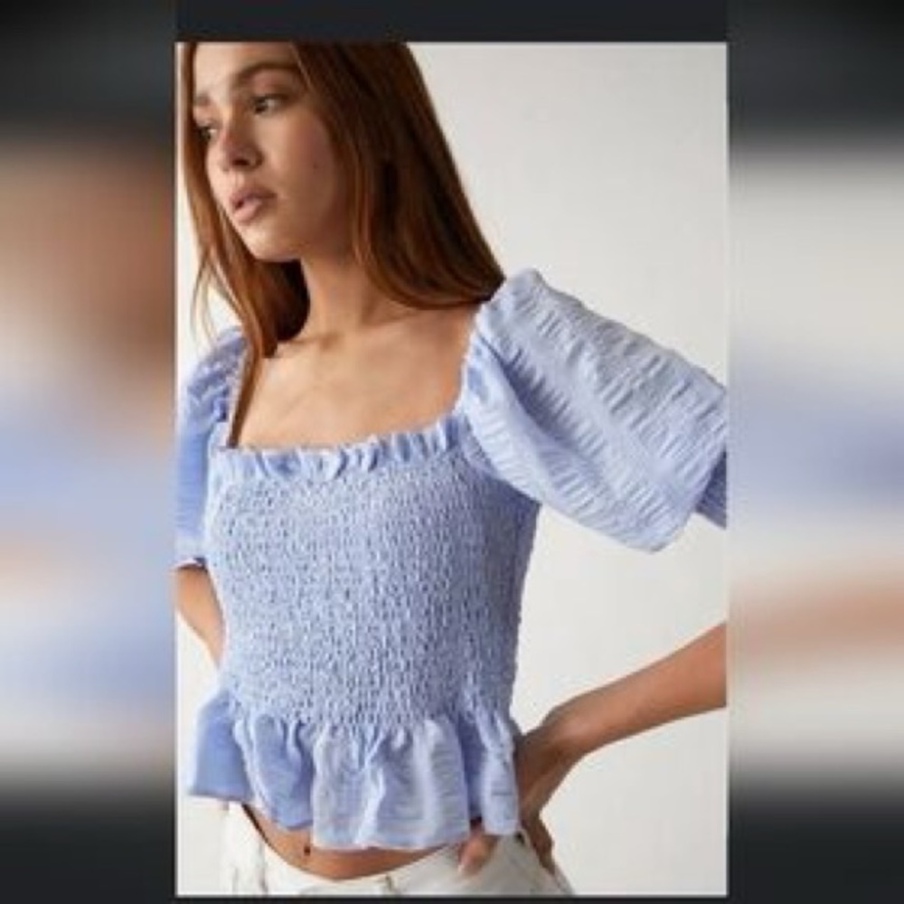 EN SAISON Smocked Top